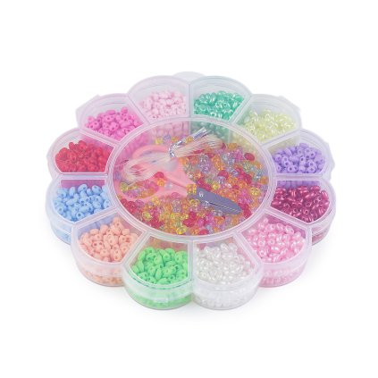 Sada plastových dvoudírkových korálků v boxu s nářadím