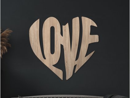 Holzaufschrift LOVE im Herzen