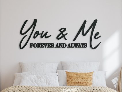 Dřevěný nápis na zeď You & Me