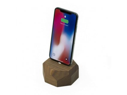 Dřevěná nabíječka na iPhone