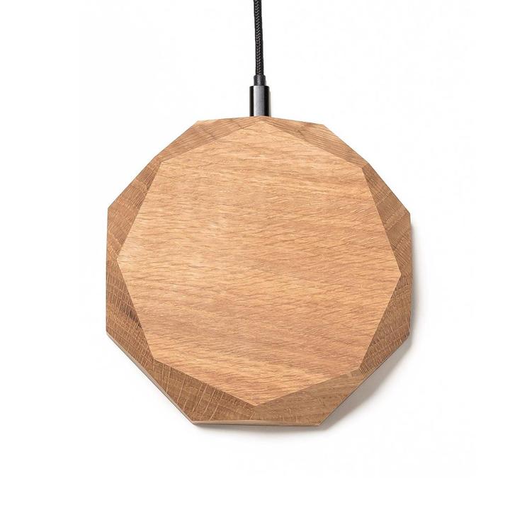 Dřevěná bezdrátová nabíječka na iPhone Materiál:: Dub