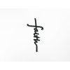 Holzkreuz mit der Aufschrift FAITH