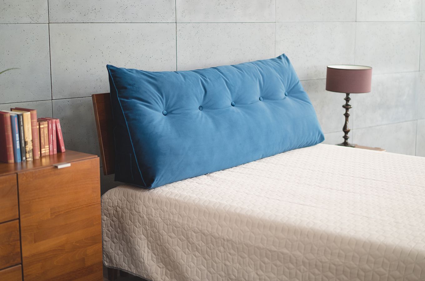 CHROB Dekoračný vankúš na posteľ Triangel - modrá Rozmer: 160 cm