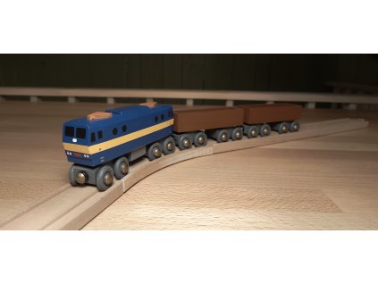 Nákladní vlak s retro Esem