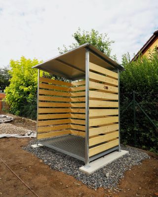 Dřevník s váhou 150 Kg v mnoha barevných kombinací. Vyberte si, nebo si natřete svojí barvou. Líbí se Vám tento?...