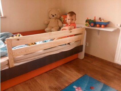 Dřevěná bezpečnostní zábrana do postele 127 cm