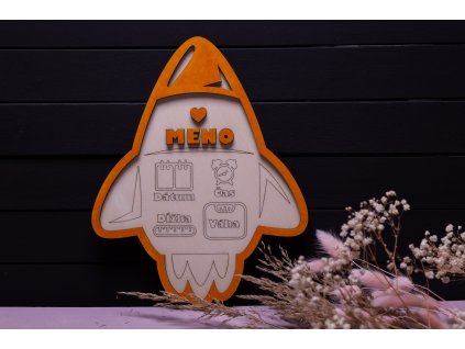 Pamätná tabuľka o narodení bábätka raketa