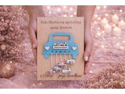 drevené svadobné blahoželanie auto
