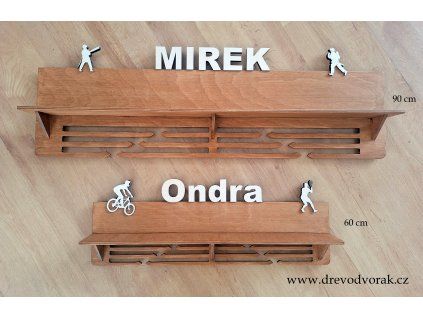 Polička na poháry a medaile