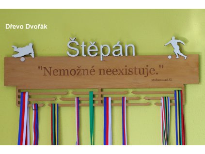 Věšák / držák na medaile