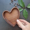 mini srdíčko ze dřeva, ořechové dřevo, luxusní dárek, miska ze dřeva