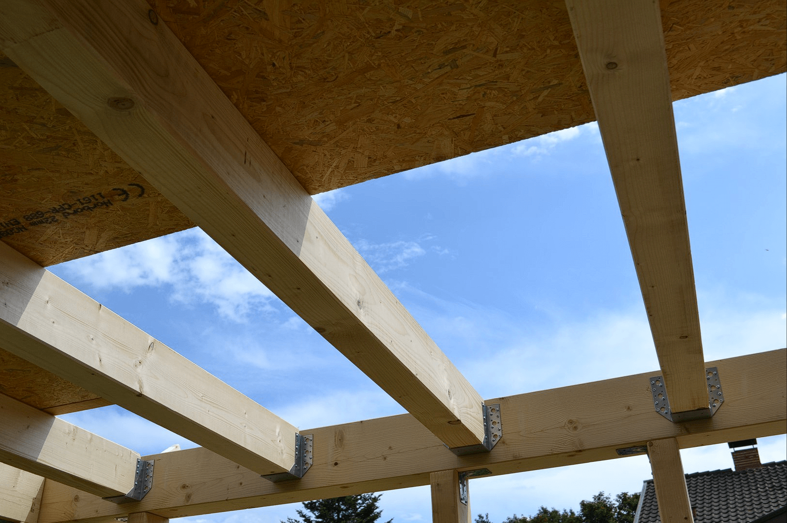 Trámové papuče, strmene či pätky? Sprievodca výberom a montážou