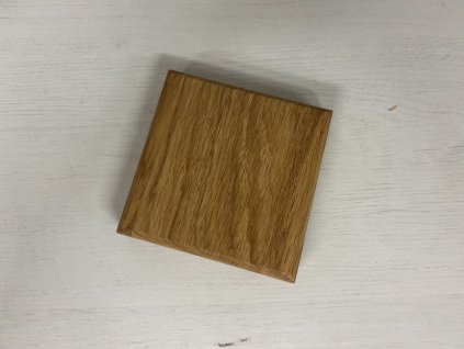 dřevěný podtácek pod hrnek tmavý