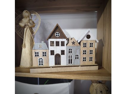 Velké dřevěné domky