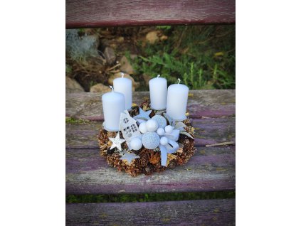 Adventní věnec v bílo-stříbrném stylu – průměr 20 cm