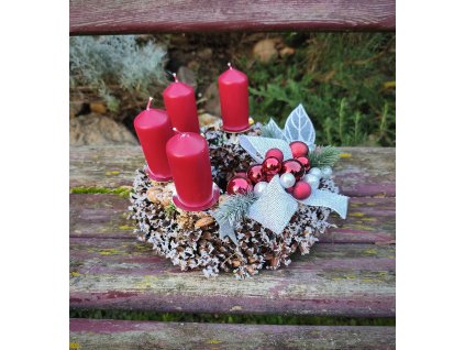 Adventní věnec s červenými svíčkami – průměr 25 cm