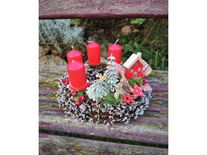 Adventní věnec s domečkem – průměr 20 cm