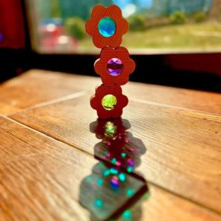 Sluníčkvé kouzlení od vás doma 💜 děkujeme za sdílení krásných fotek 😍 #drevozduhy #drevenehracky #woodentoys #kukkostky