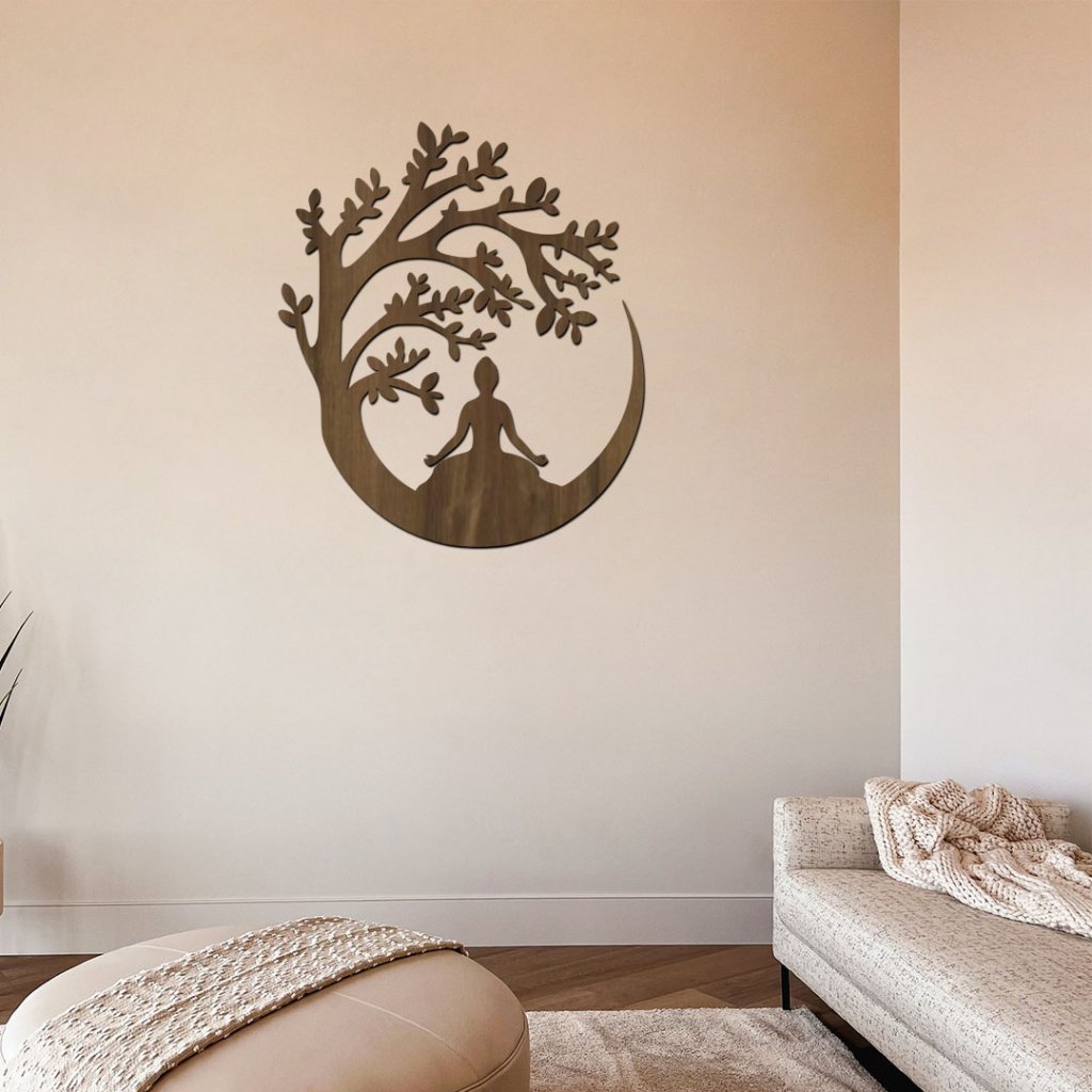 drevena dekorace yoga orech