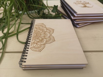 dreveny zapisnik gravirovani vypalovani do dreva mandala Drewomila