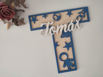 Iniciála, vesmír 1