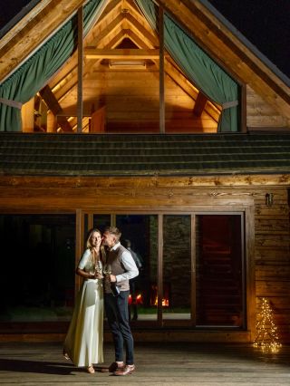 Dámy a pánové: Nezapomínejte být (alespoň občas) elegantní 😉✨ Dámské šaty z kolekce AIRLA a pánské kousky z kolekce...