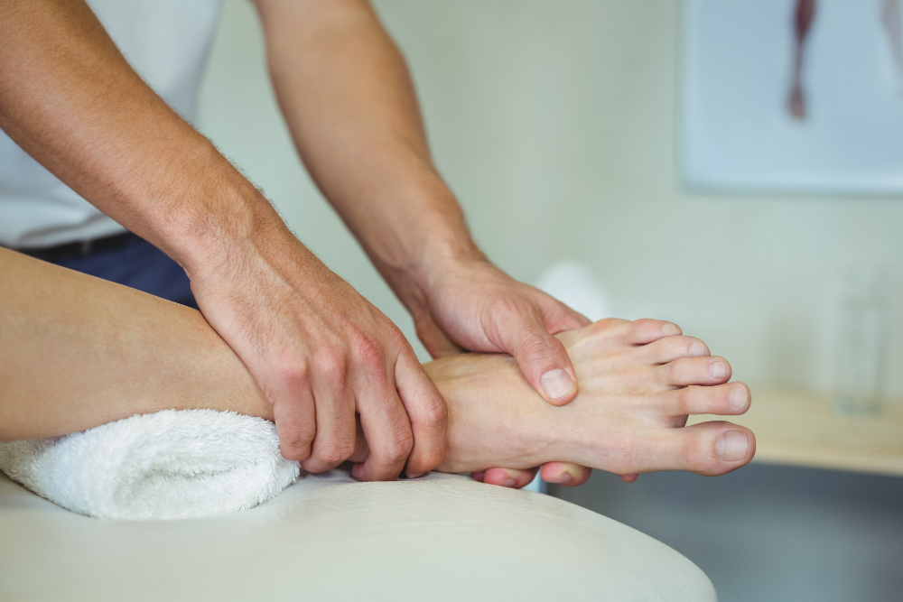 akupresura-nohou-tlak-na-akupresurni-body-pro-relaxaci-a-ulevu-od-bolesti