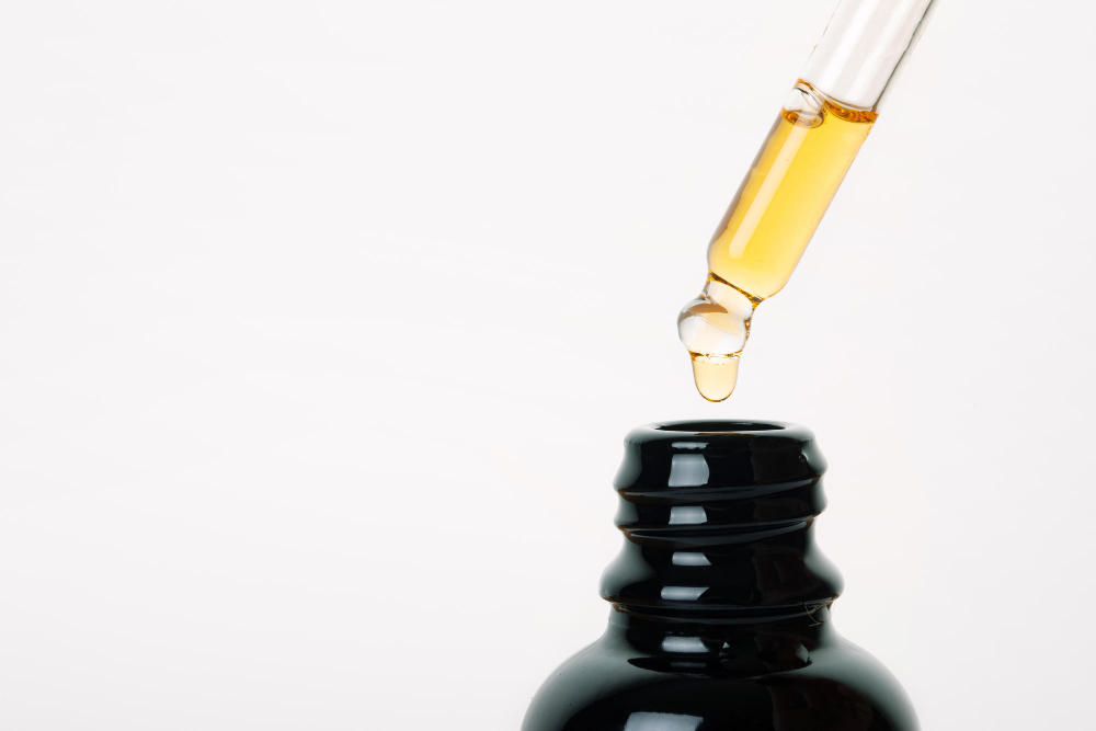Kapátko s olejovým roztokem vitamínu D3+K2 ukazuje praktickou formu kapek pro snadné dávkování.