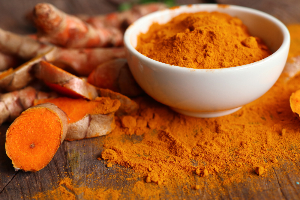 kurkuma-kurkumin-prirodni-antioxidant-protizanetlive-ucinky-zdravi