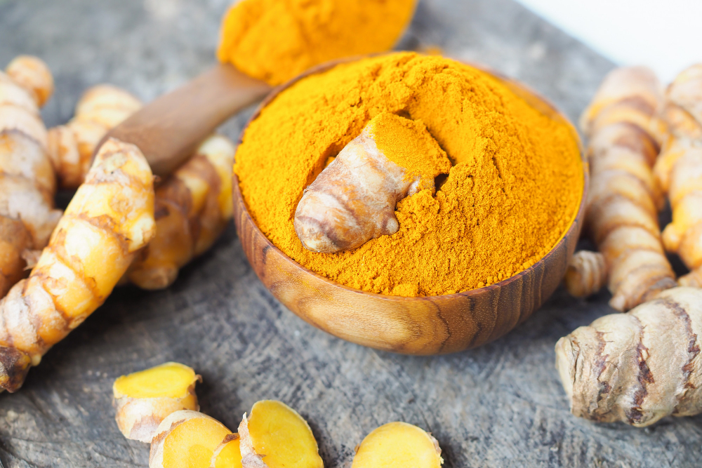 kurkuma-prirodni-detoxikace-podpora-traveni-posileni-imunity-protizanetlive-ucinky-zdravi-strevni-mikroflora