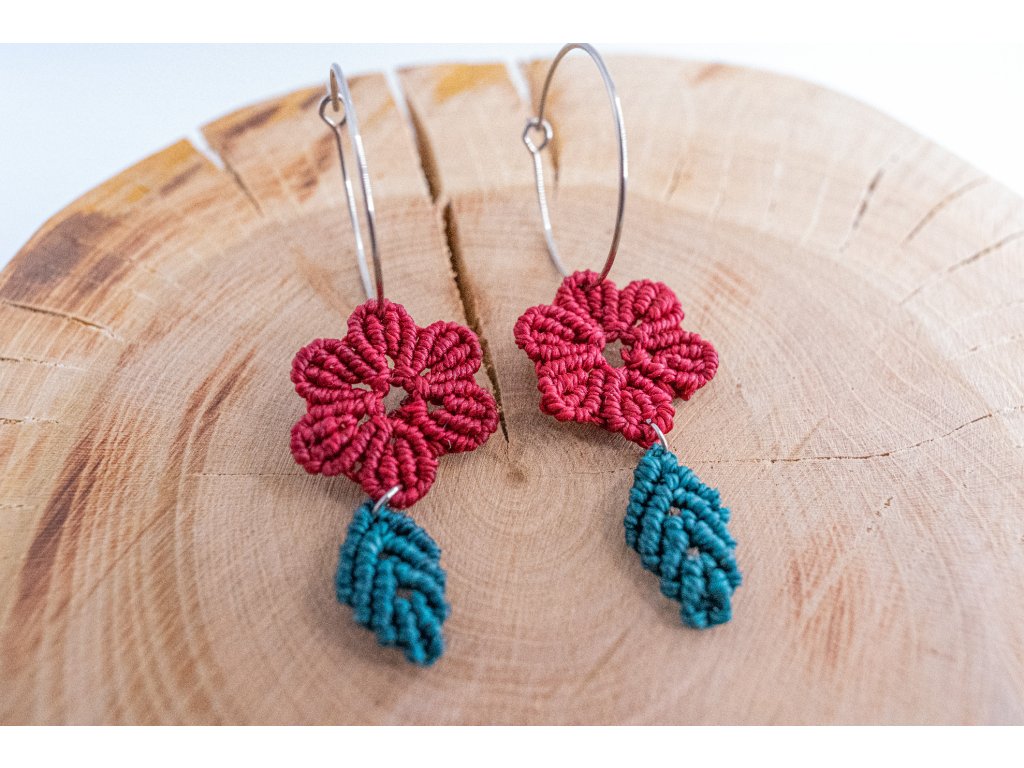 Macrame kruhové náušnice Kytička s listem