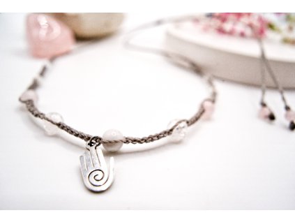 Minerální náhrdelník/Choker Hamsa/Howlit, Křišťál, Růženín