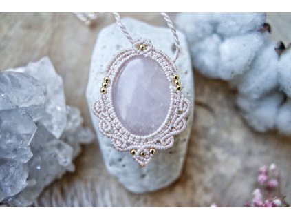 macrame náhrdelník s růženínem