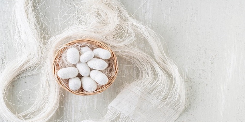 Z čeho se vyrábí hedvábí a jak poznat to pravé?