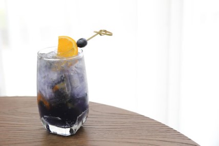 Jak namíchat letní nealko koktejl VASSA Blueberry heaven