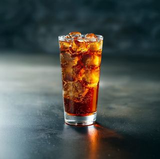 Hledáte sladký mocktail, perfektní pro Valentýna? 💕 Pak doporučujeme ERBIL - 5 cl VASSA ZERO R, 5 cl nealko sektu, 5 cl...