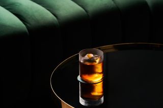 Mocktail SUUR je opravdový elegán 💃🕺 Tenhle jednoduchý short drink patří mezi sladší, ale budeš oslněnej chuťovou...