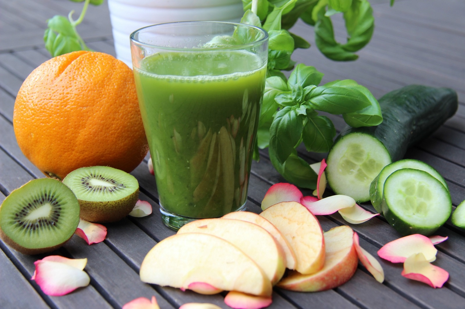 Recept: Zelený drink plný vitaminů. Dodá energii a osvěží v letních dnech