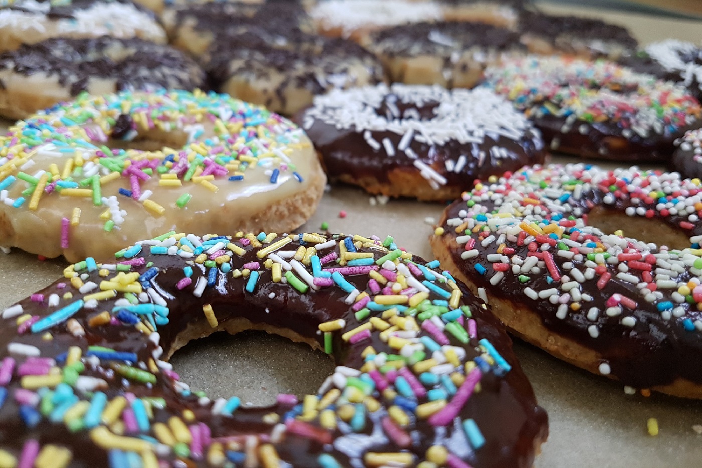 Recept: Domácí fit donuty s čokoládou bez bílé mouky