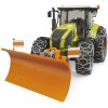 BRUDER 03018 Traktor Claas Axion 950 se sněhovými řetězy a radlicí