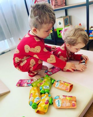 Ovocné kapsičky a nebo raději čerstvé ovoce? ✅Někdy se hodí ty hotové, že. Například na cesty, k lékaři, na výlet, na...