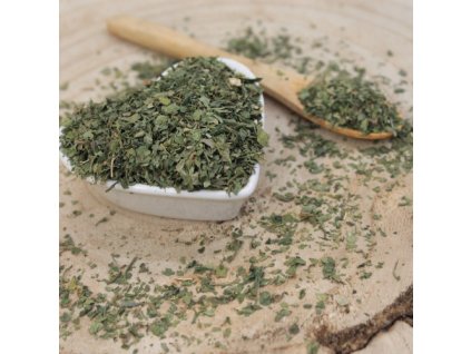 t6644b80693319 petrzlen zahradny list narezany petroselinum crispum folium petroselini