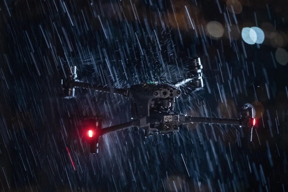 Průmyslový dron s kamerou a AI: Jak vybrat ten pravý pro inspekce a mapování