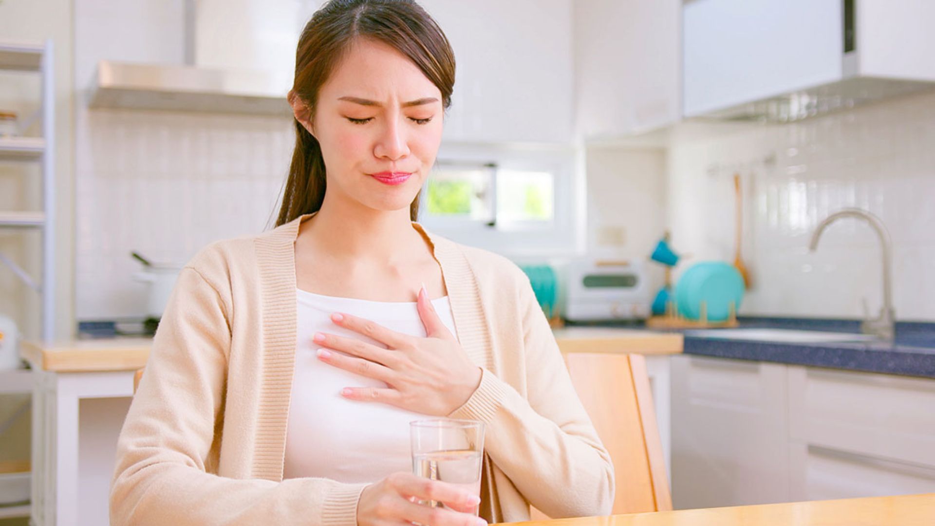 Reflux - príznaky a prírodné riešenia pre deti a dospelých