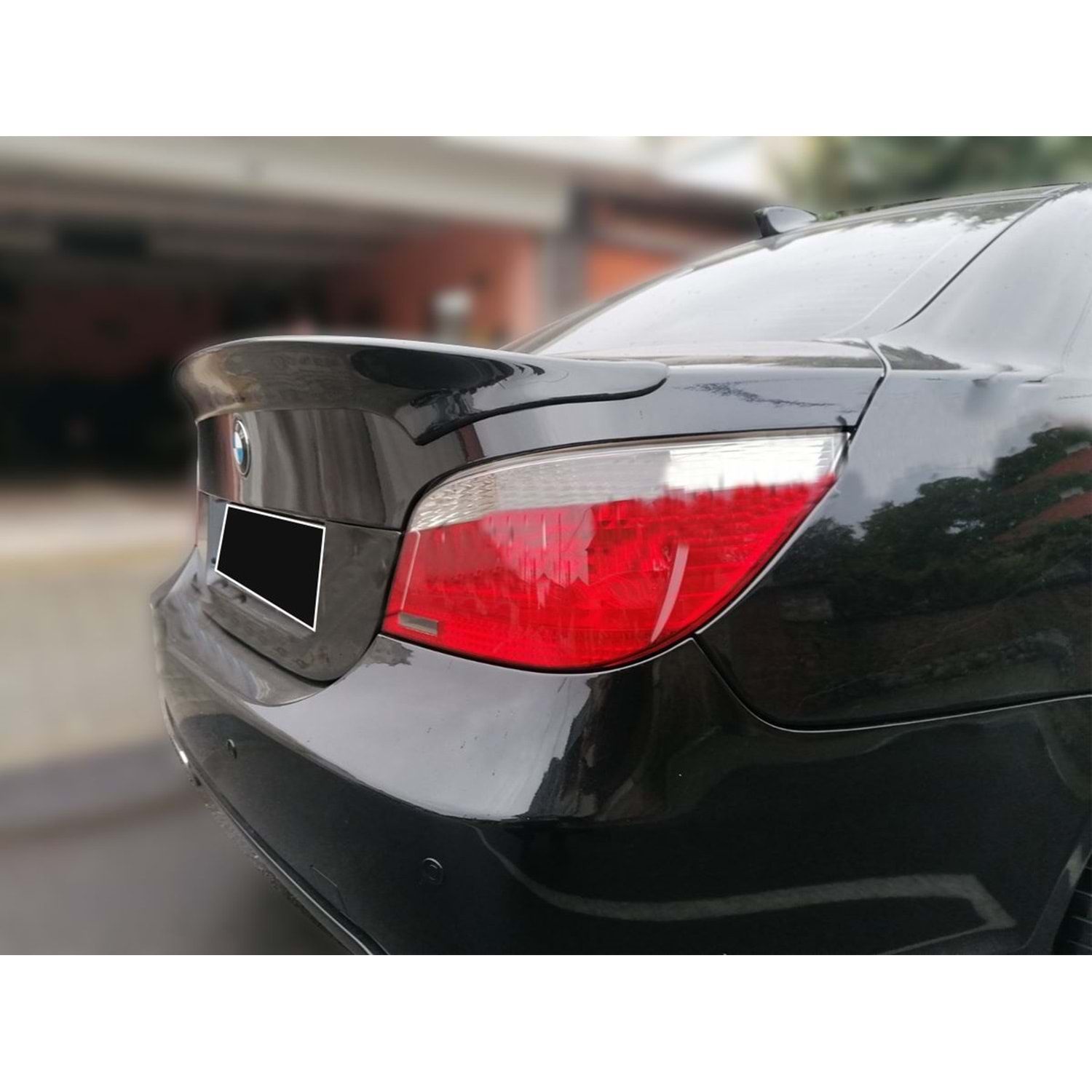 BMW E60 a F10 PSM spoiler: Luxusní vzhled a sportovní styl pro vaše BMW.