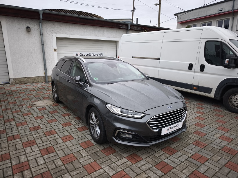 Ford Mondeo - aktivní subwoofer do rezervy