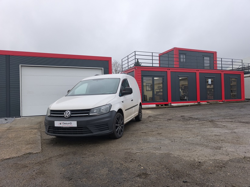 VW Caddy III - autorádio + aktivní subwoofer