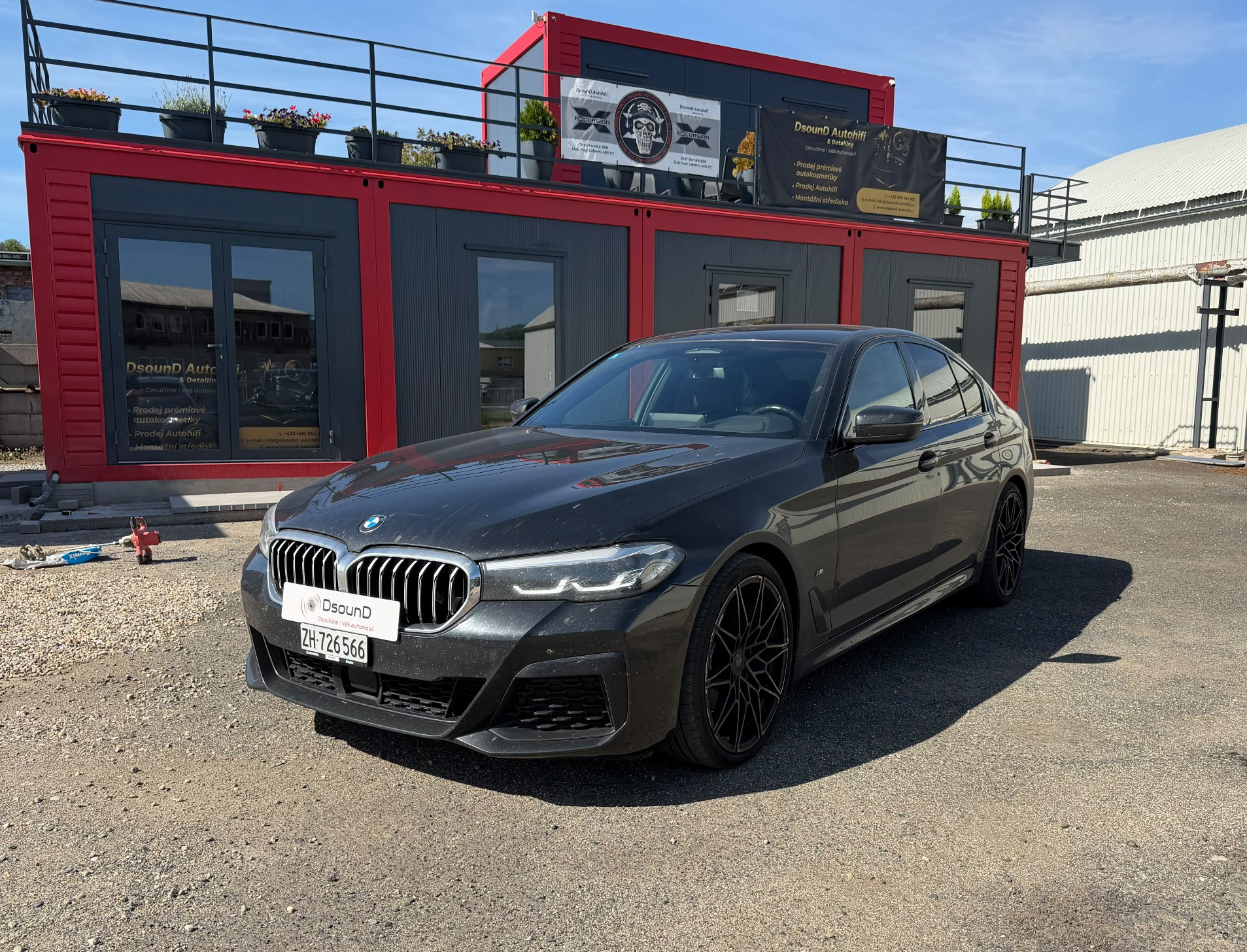 BMW G30 FL - zesilovač s DSP + subwoofery