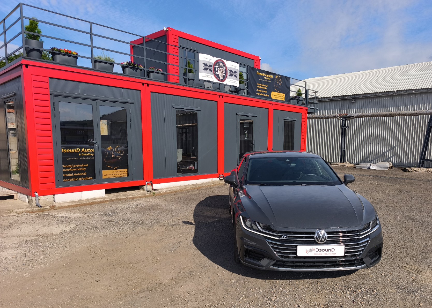 VW Arteon - aktivní subwoofer do rezervního kola