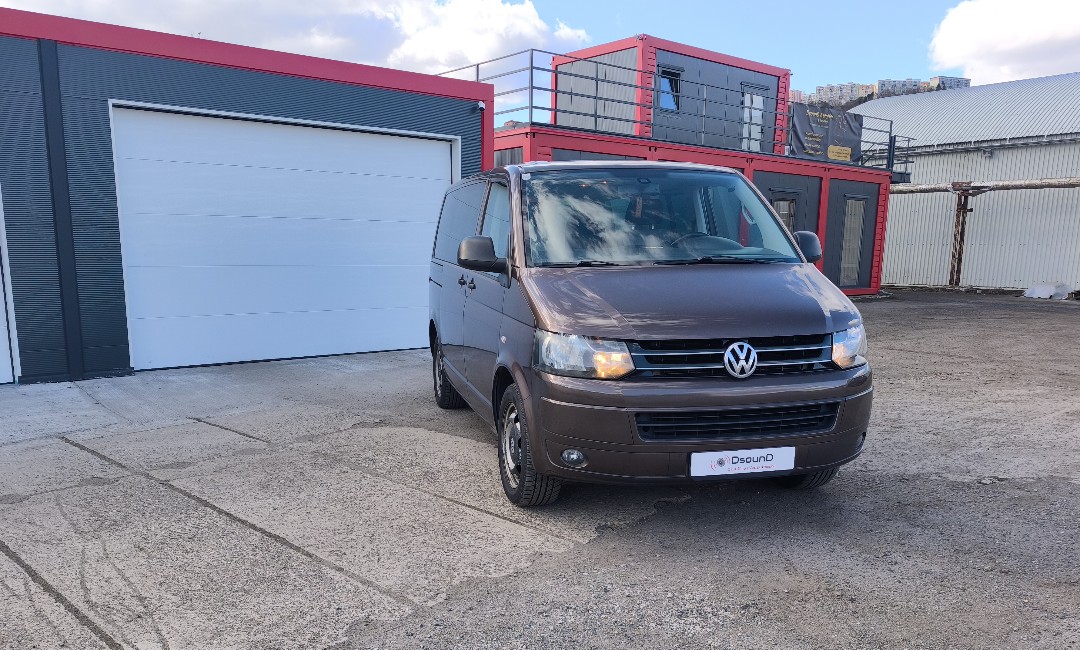 VW T5.1 Multivan - subwoofer pod sedadlo + zesilovač